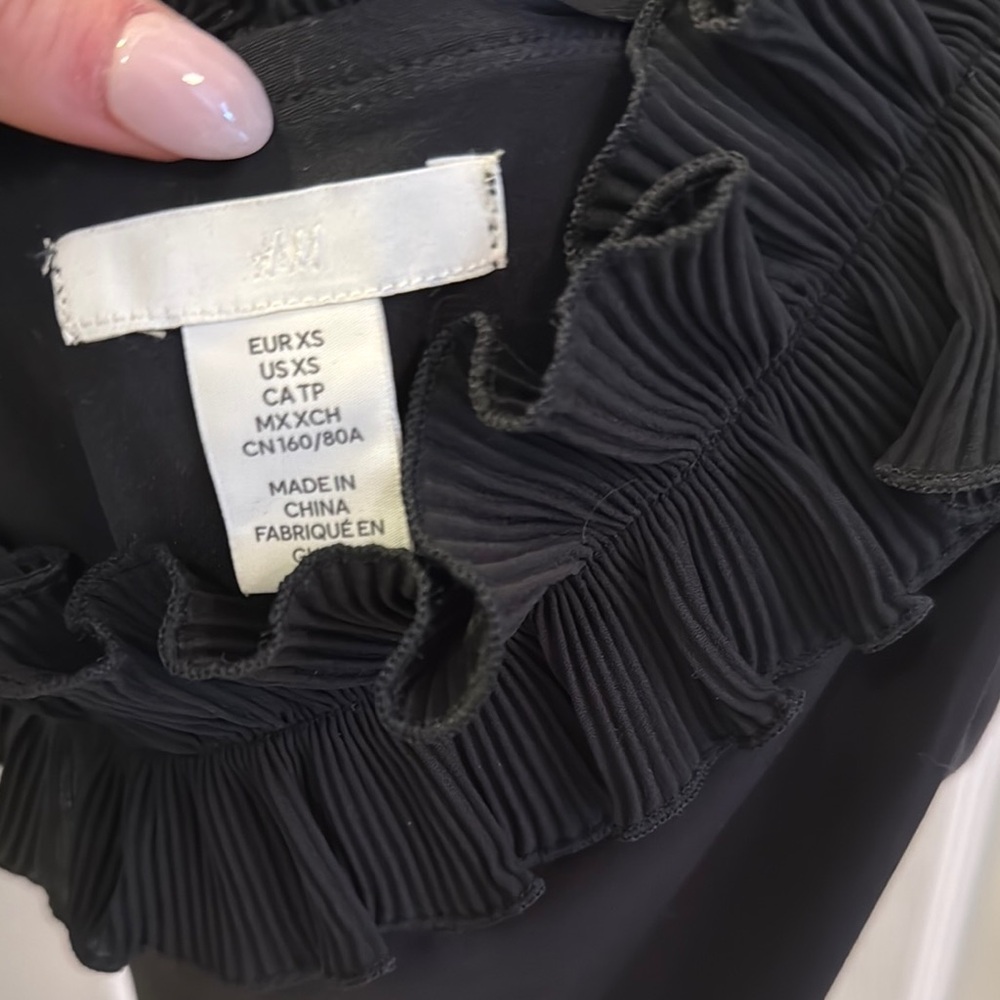 H&M Black Ruffled One-Shoulder Bodysuit - Picture 2 of 2